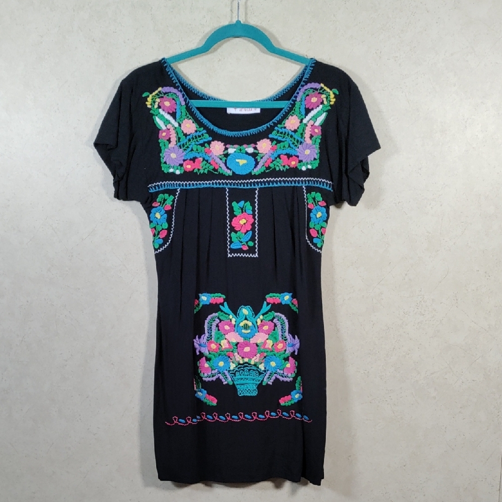 H194 Izzy & Lola black dress w/floral embroidery S